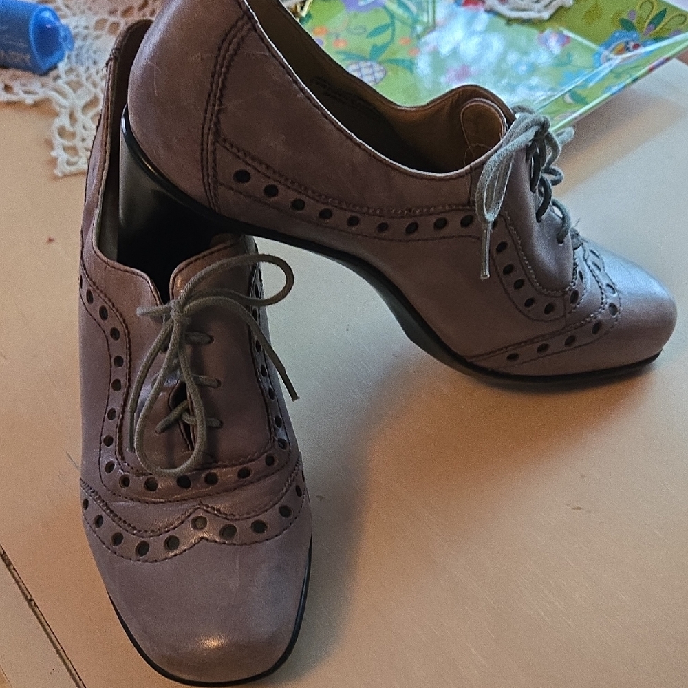 Earth Women's Lace-Up Brogue Flats in Gray